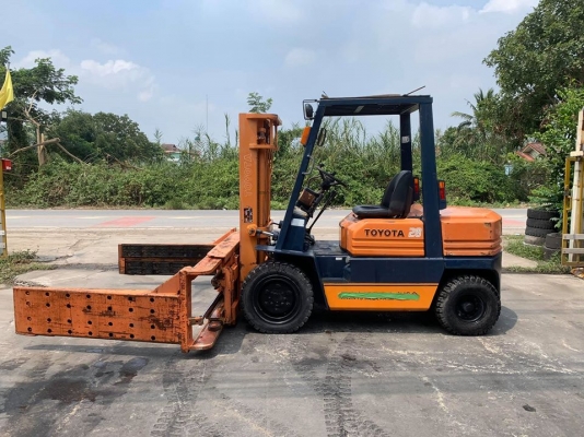 ขาย TOYOTA 5FD28 รถนอกเก่าญี่ปุ่น ดีเซล 1Z เสา 3 เมตร พร้อมตัวหนีบก้อนสี่เหลี่ยม แบบเกาะแผงงา  เกียร์ธรรมดา
