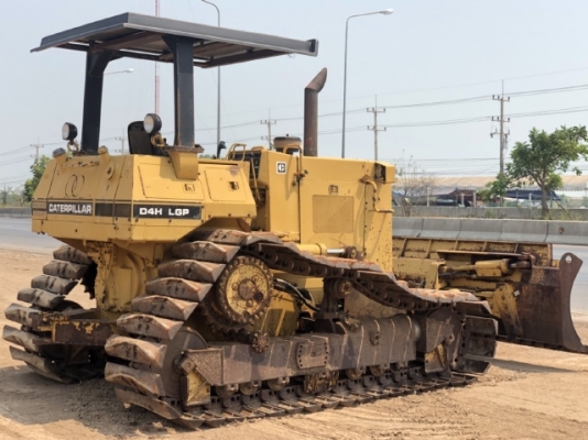 ขายรถดันดิน CAT D4H (4,XXX ชั่วโมง) นำเข้าเองจากญี่ปุ่น สภาพสวยพร้อมใช้งาน มีVDOการทำงานครับ ขายรถดันดิน CAT D4H (4,XXX ชั่วโมง) นำเข้าเองจากญี่ปุ่น สภาพสวยพร้อมใช้งาน มีVDOการทำงานครับ