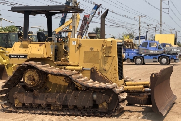 ขายรถดันดิน CAT D4H (4,XXX ชั่วโมง) นำเข้าเองจากญี่ปุ่น สภาพสวยพร้อมใช้งาน มีVDOการทำงานครับ ขายรถดันดิน CAT D4H (4,XXX ชั่วโมง) นำเข้าเองจากญี่ปุ่น สภาพสวยพร้อมใช้งาน มีVDOการทำงานครับ