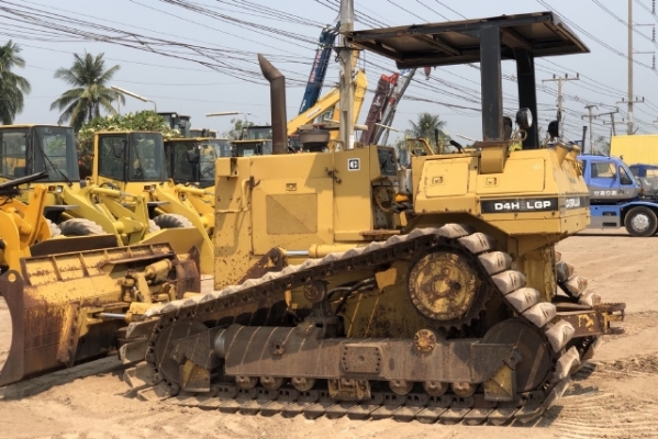 ขายรถดันดิน CAT D4H (4,XXX ชั่วโมง) นำเข้าเองจากญี่ปุ่น สภาพสวยพร้อมใช้งาน มีVDOการทำงานครับ ขายรถดันดิน CAT D4H (4,XXX ชั่วโมง) นำเข้าเองจากญี่ปุ่น สภาพสวยพร้อมใช้งาน มีVDOการทำงานครับ