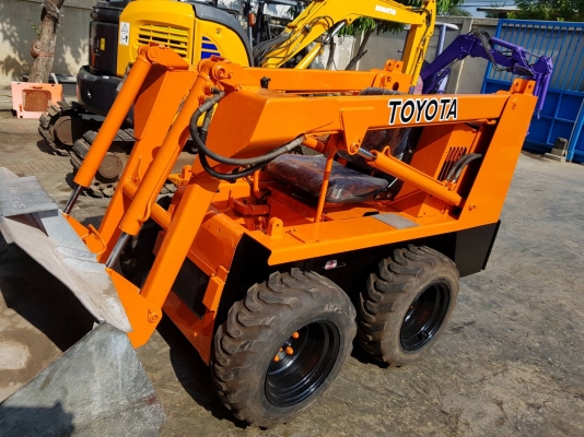 Toyota บ๊อบแคท SDK3 รถตักขนาดคล่องตัวสามารถหมุนรอบตัวเองได้ 360 องศา คันนี้บุ้งกี่ชุบซิ้งด้วยครับ รา Toyota บ๊อบแคท SDK3 รถตักขนาดคล่องตัวสามารถหมุนรอบตัวเองได้ 360 องศา คันนี้บุ้งกี่ชุบซิ้งด้วยครับ รา