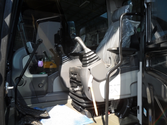 313d2gc รถดีมาบอกต่อ ราคา 2,3ล้าน 2,900ชั่วโมง สนใจโทร081-989-1989 หรั่งครับ