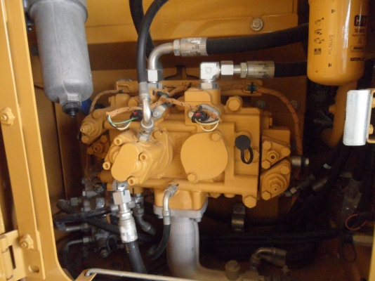 313d2gc รถดีมาบอกต่อ ราคา 2,3ล้าน 2,900ชั่วโมง สนใจโทร081-989-1989 หรั่งครับ