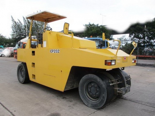 ขายรถบด DYNAPAC รุ่น CP202W หน้า3 หลัง 4 ปี 1999 นำเข้า สภาพดีมาก เดิมๆพร้อมใช้ ไมล์น้อย 2800 กม.โทร