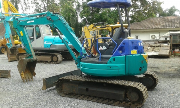 ต้องการขายรถขุดยี่ห้อ KOMATSU-PC40MR-1รถนอกนำเข้าจากญี่ปุ่น