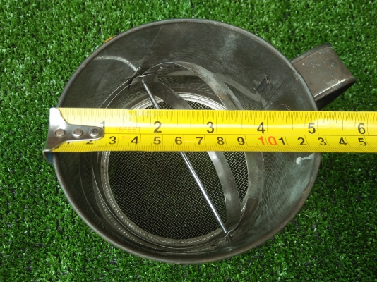 กระป๋องสังกะสีร่องแป้ง มือหมุนวินเทจ Propert Australia งานนอก