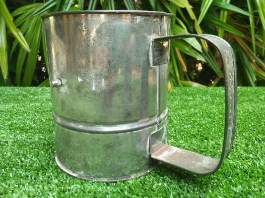 กระป๋องสังกะสีร่องแป้ง มือหมุนวินเทจ Propert Australia งานนอก