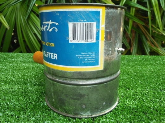 กระป๋องสังกะสีร่องแป้ง มือหมุนวินเทจ Propert Australia งานนอก