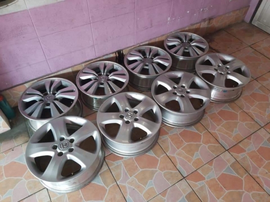 ขายเหมาล้อ Honda 2 ชุด Accord 16&quot;,CRV 17&quot; ล้อสภาพดี ไม่มีซ่อม ไม่คด ไม่ดุ้ง มีริ้วรอยตามการใช้งาน ราคาขายทิ้ง ทั้งหมดนี้ 3500.-NET