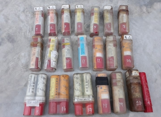 พลุไฟฉุกเฉิน ขอความช่วยเหลือ พกติดเจ็ทสกี เรือ ราคา350 บาท (1กล่องมี 2ชิ้น) ค่าส่ง 50บาท เคอรี่ ของใ