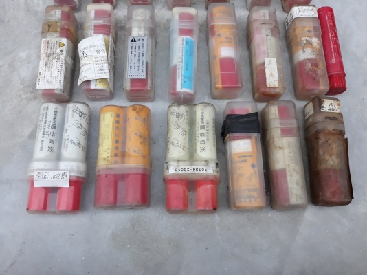 พลุไฟฉุกเฉิน ขอความช่วยเหลือ พกติดเจ็ทสกี เรือ ราคา350 บาท (1กล่องมี 2ชิ้น) ค่าส่ง 50บาท เคอรี่ ของใ
