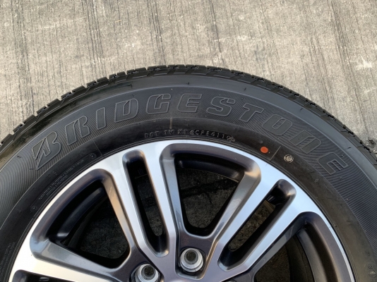 ล้อแม็กป้ายแดง Ford Ranger Wildtrak รุ่นใหม่ล่าสุด ขอบ18 พร้อมยางใหม่ป้ายแดง 265-60-18 Bridgestone ปลายปี 19 ยกห้าง