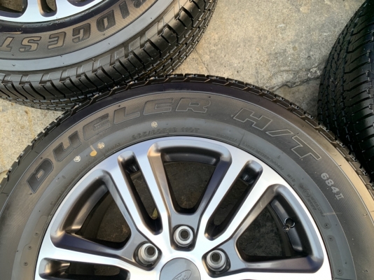 ล้อแม็กป้ายแดง Ford Ranger Wildtrak รุ่นใหม่ล่าสุด ขอบ18 พร้อมยางใหม่ป้ายแดง 265-60-18 Bridgestone ปลายปี 19 ยกห้าง