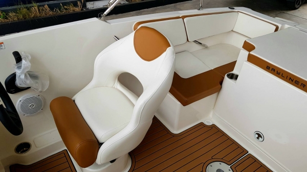 Bayliner 2020 VR4 Inboard