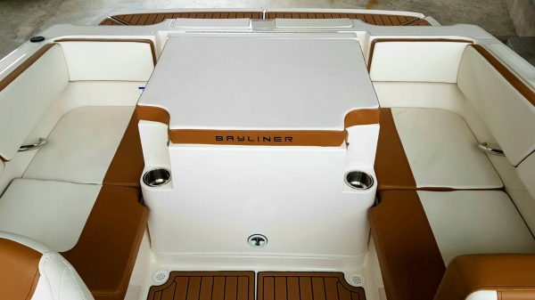Bayliner 2020 VR4 Inboard
