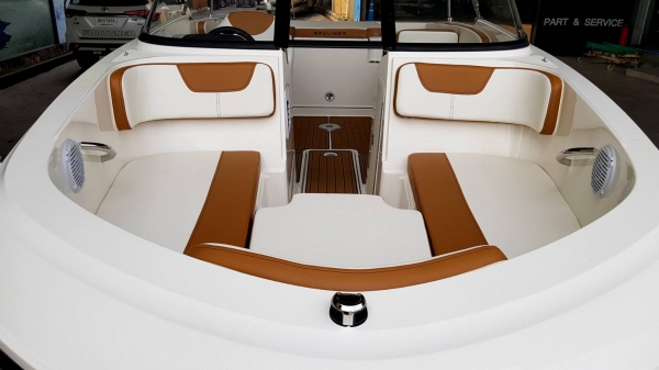 Bayliner 2020 VR4 Inboard