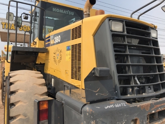 ขายรถตักล้อยาง KOMATSU WA380-6 ปี 2013 นำเข้าเองจากญี่ปุ่น สภาพสวยพร้อมใช้งาน มีVDOการทำงานครับ