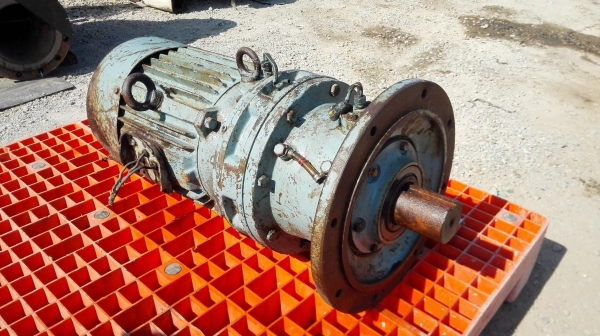 มอเตอร์เกียร์ญี่ปุ่นแบบหน้าแปลน SUMITOMO JAPAN ขนาด 15 HP อัตราทด 1:11 (136 rpm) ไฟ 380V หมุนนิ่มพร้ มอเตอร์เกียร์ญี่ปุ่นแบบหน้าแปลน SUMITOMO JAPAN ขนาด 15 HP อัตราทด 1:11 (136 rpm) ไฟ 380V หมุนนิ่มพร้