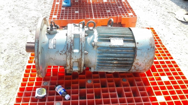 มอเตอร์เกียร์ญี่ปุ่นแบบหน้าแปลน SUMITOMO JAPAN ขนาด 15 HP อัตราทด 1:11 (136 rpm) ไฟ 380V หมุนนิ่มพร้ มอเตอร์เกียร์ญี่ปุ่นแบบหน้าแปลน SUMITOMO JAPAN ขนาด 15 HP อัตราทด 1:11 (136 rpm) ไฟ 380V หมุนนิ่มพร้
