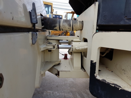 ขายรถบดอัดสั่นสะเทือน Ingersoll Rand DD-138HFA น้ำหนัก 13 ตัน นำเข้าจากอเมริกาแท้ 100\% สภาพสวย ไม่เ ขายรถบดอัดสั่นสะเทือน Ingersoll Rand DD-138HFA น้ำหนัก 13 ตัน นำเข้าจากอเมริกาแท้ 100\% สภาพสวย ไม่เ
