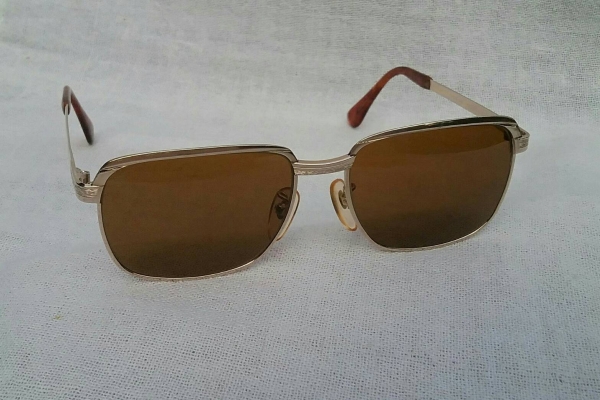 แว่นตาเจ้าบุญทุ่มทศวรรษ 1980's  ทองโกลด์ฟิลด์ 12 K + ไททาเนียมบริสุทธิ์  อลังการงานทองเดินลาย  เลนส์กระจกคริสตัล 'สีน้ำตาล - ชา'  Vintage DA VINCI handmade in Japan