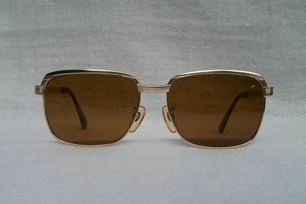 แว่นตาเจ้าบุญทุ่มทศวรรษ 1980's  ทองโกลด์ฟิลด์ 12 K + ไททาเนียมบริสุทธิ์  อลังการงานทองเดินลาย  เลนส์กระจกคริสตัล 'สีน้ำตาล - ชา'  Vintage DA VINCI handmade in Japan