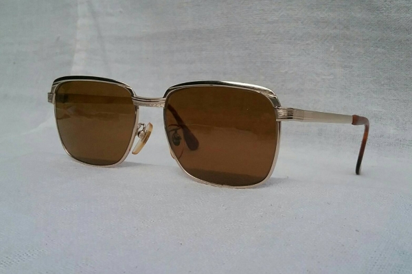 แว่นตาเจ้าบุญทุ่มทศวรรษ 1980's  ทองโกลด์ฟิลด์ 12 K + ไททาเนียมบริสุทธิ์  อลังการงานทองเดินลาย  เลนส์กระจกคริสตัล 'สีน้ำตาล - ชา'  Vintage DA VINCI handmade in Japan