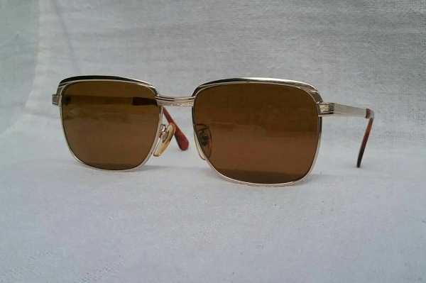 แว่นตาเจ้าบุญทุ่มทศวรรษ 1980's  ทองโกลด์ฟิลด์ 12 K + ไททาเนียมบริสุทธิ์  อลังการงานทองเดินลาย  เลนส์กระจกคริสตัล 'สีน้ำตาล - ชา'  Vintage DA VINCI handmade in Japan