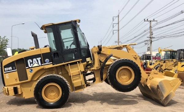 ขายรถตักล้อยาง CAT 924G นำเข้าเองจากญี่ปุ่น สภาพสวยพร้อมใช้ มีVDOการทำงานครับ
