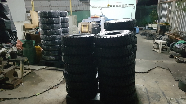 ขายยางลม รถยกโฟล์คลิฟท์ ขนาด 600-15 ,28&times;9-15 , 700-12 ,650-10,600-9 ติดต่อ 0844596195 เหมี๋ยวค่ะ