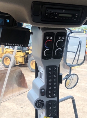 ขายรถตักล้อยาง CAT 924H ปี 2010 นำเข้าเองจากญี่ปุ่น สภาพสวยพร้อมใช้ มีVDOการทำงานครับ