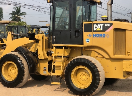 ขายรถตักล้อยาง CAT 924H ปี 2010 นำเข้าเองจากญี่ปุ่น สภาพสวยพร้อมใช้ มีVDOการทำงานครับ