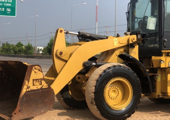 ขายรถตักล้อยาง CAT 924H ปี 2010 นำเข้าเองจากญี่ปุ่น สภาพสวยพร้อมใช้ มีVDOการทำงานครับ
