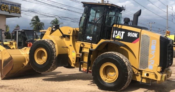 ขายรถตักล้อยาง CAT 950K ปี 2014 นำเข้าเองจากญี่ปุ่น สภาพสวยพร้อมใช้งาน มีVDOการทำงานครับ