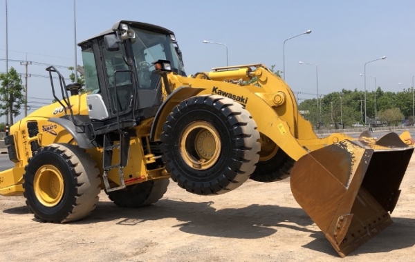 ขายรถตักล้อยาง HITACHI ZW220-5B ปี 2015 นำเข้าเองจากญี่ปุ่น สภาพสวยพร้อมใช้ มีVDOการทำงานครับ