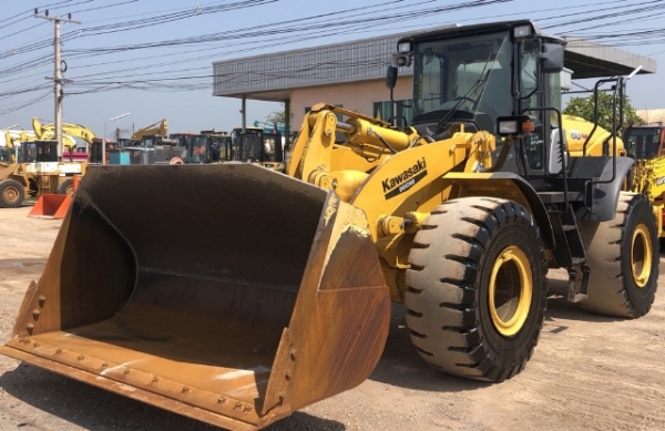 ขายรถตักล้อยาง HITACHI ZW220-5B ปี 2015 นำเข้าเองจากญี่ปุ่น สภาพสวยพร้อมใช้ มีVDOการทำงานครับ