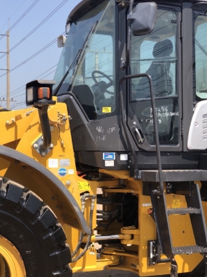 ขายรถตักล้อยาง HITACHI ZW220-5B ปี 2015 นำเข้าเองจากญี่ปุ่น สภาพสวยพร้อมใช้ มีVDOการทำงานครับ