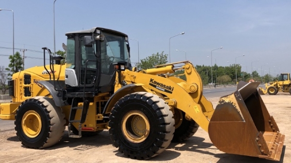 ขายรถตักล้อยาง HITACHI ZW220-5B ปี 2015 นำเข้าเองจากญี่ปุ่น สภาพสวยพร้อมใช้ มีVDOการทำงานครับ
