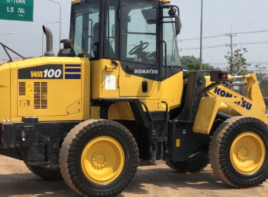 ขายรถตักล้อยาง KOMATSU WA100-7 ปี 2017 นำเข้าเองจากญี่ปุ่น สภาพสวยพร้อมใช้ มีVDOการทำงานครับ