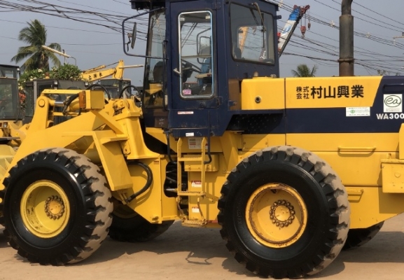ขายรถตักล้อยาง KOMATSU WA300-1 นำเข้าเองจากญี่ปุ่น สภาพสวยพร้อมใช้ มีVDOการทำงานครับ