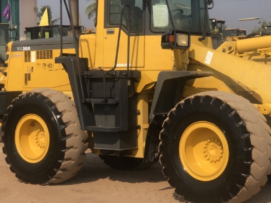 ขายรถตักล้อยาง KOMATSU WA300-3E นำเข้าเองจากญี่ปุ่น สภาพสวยพร้อมใช้ มีVDOการทำงานครับ