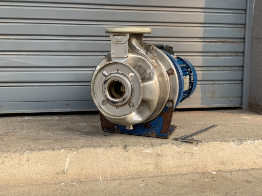 ขายปั๊มน้ำหอยโข่งหัวสแตนเลสแรงดันสูง Goulds pump 5.5HP. 380V made in Italy ขนาดเข้า 2นิ้ว ออก 1.2นิ้ว รุ่นแรงดันสูงส่งไกล สภาพสวย หมุนนิ่ม พร้อมใช้งาน ราคา 10,000 บาท