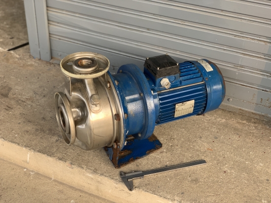 ขายปั๊มน้ำหอยโข่งหัวสแตนเลสแรงดันสูง Goulds pump 5.5HP. 380V made in Italy ขนาดเข้า 2นิ้ว ออก 1.2นิ้ว รุ่นแรงดันสูงส่งไกล สภาพสวย หมุนนิ่ม พร้อมใช้งาน ราคา 10,000 บาท