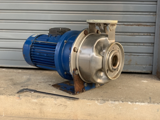 ขายปั๊มน้ำหอยโข่งหัวสแตนเลสแรงดันสูง Goulds pump 5.5HP. 380V made in Italy ขนาดเข้า 2นิ้ว ออก 1.2นิ้ว รุ่นแรงดันสูงส่งไกล สภาพสวย หมุนนิ่ม พร้อมใช้งาน ราคา 10,000 บาท