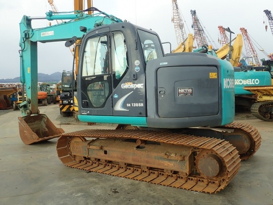 ขายรถขุดนำเข้าจากประเทศญี่ปุ่น kobelco sk135yy06 รุ่น8 แทรกกว้าง70cm ขนาดรถเทียบเท่าsk140 สนใจติดต่อสอบถาม 0923309229 อีด
