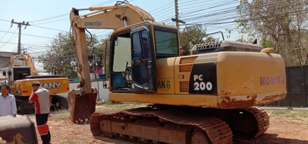 ขายโคมัสสุ200-8กล้องหลังปี59เล่มทะเบียนพร้อมโอนตั้งขาย1100000รีบๆๆไวๆๆครับผม