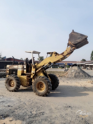 ขายรถตัก KOMATSU 510 เอวอ่อน รถใช้งานได้ปกติ เครื่องปั้มดี พร้อมใช้งาน สอบถาม 093 0764943 K ตั้ม