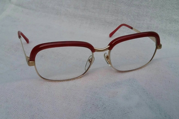 แว่นสายตาทองโกลด์ฟิลด์ 12 K  &#039;นอส - มือหนึ่ง&#039;  สต็อคเก่าญี่ปุ่นทศวรรษ 1980&#039;s  เลนส์มัลติโค้ทคุณภาพสูง  ค่าสายตา +200  ใสปิ๊ง !  Vintage NIKON handcrafted in Japan