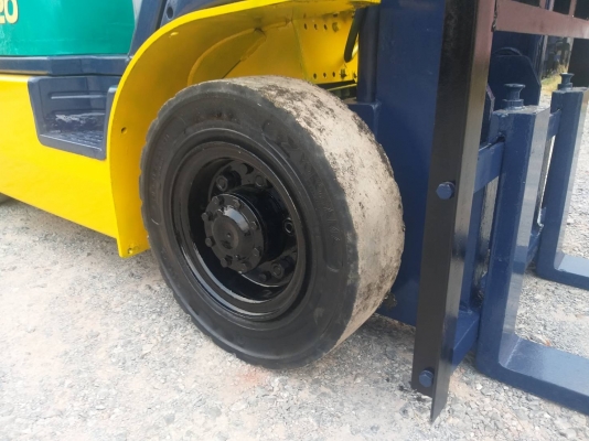 ขายรถยก KOMATSU FD20-12 เครื่องดีเซล 4JG2 เสาสูง 3 เมตร ยกได้ 2 ตัน เกียร์ธรรมดา รถนอกนำเข้า รับบัตรเครดิต ติดต่อ 063-5628992