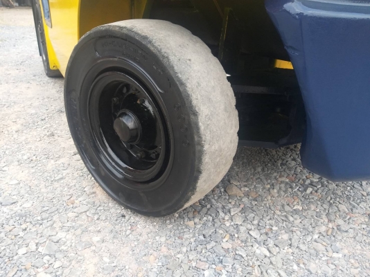 ขายรถยก KOMATSU FD20-12 เครื่องดีเซล 4JG2 เสาสูง 3 เมตร ยกได้ 2 ตัน เกียร์ธรรมดา รถนอกนำเข้า รับบัตรเครดิต ติดต่อ 063-5628992